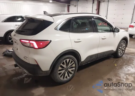 2022 Ford Escape Titanium z USA, uszkodzony, nr VIN 1FMCU9J97NUB02359